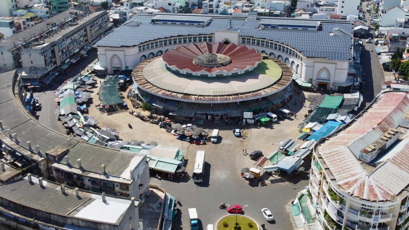 Dam Market, a popular local market for food and souvenirs in Nha Trang